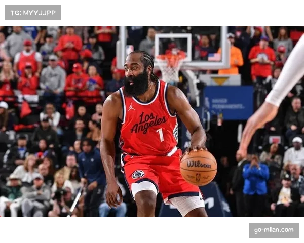 布泽利斯与埃迪半场精准投篮,公牛进攻端火力全开锁定胜局优势 布泽利斯与埃迪半场精准投篮,公牛进攻端火力全开锁定胜局优势